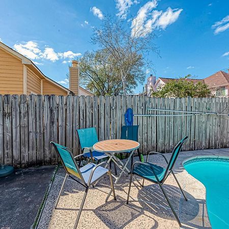 Beat The Heat In Katy Tx - Arcade Room & Pool Houston Bagian luar foto
