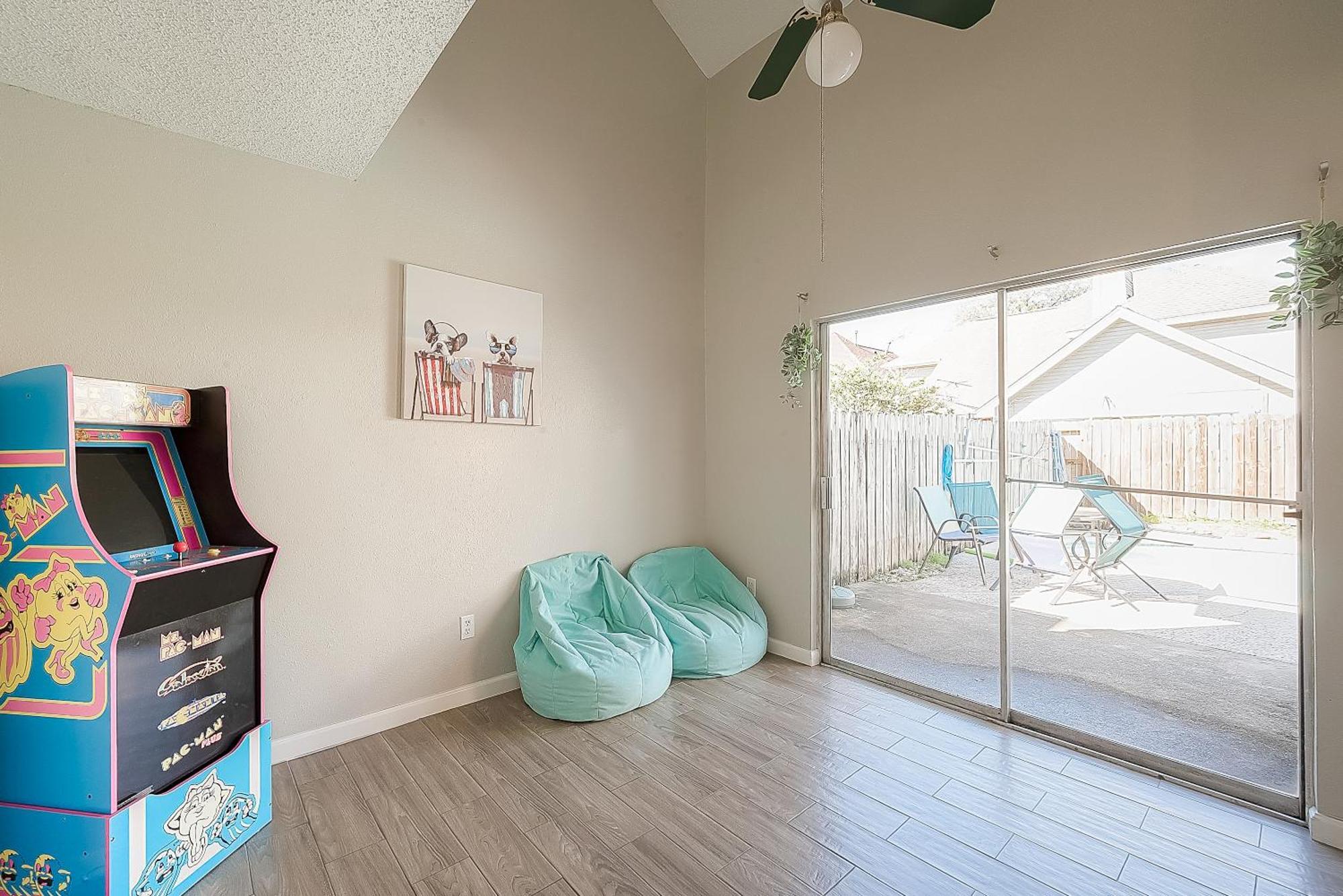 Beat The Heat In Katy Tx - Arcade Room & Pool Houston Bagian luar foto